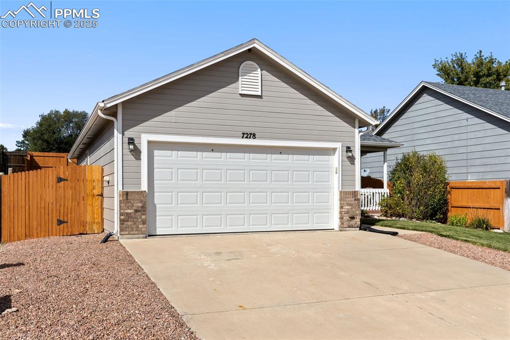 Image 2 of 34: Front of Structure