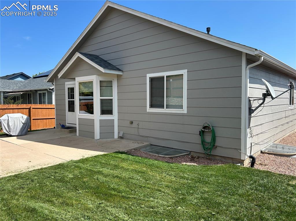 Image 31 of 34: Back of Structure