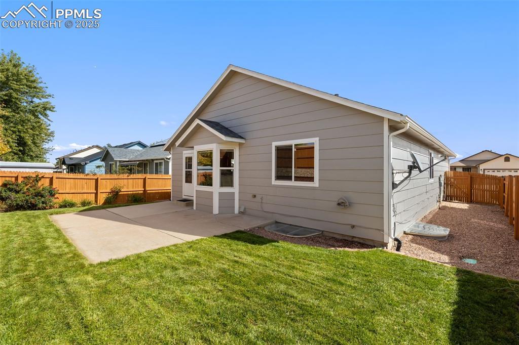 Image 34 of 34: Back of Structure