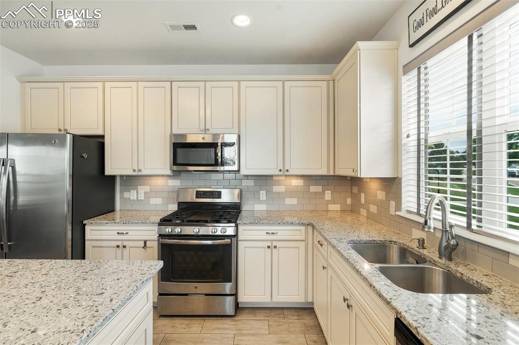 Image 13 of 38: Kitchen