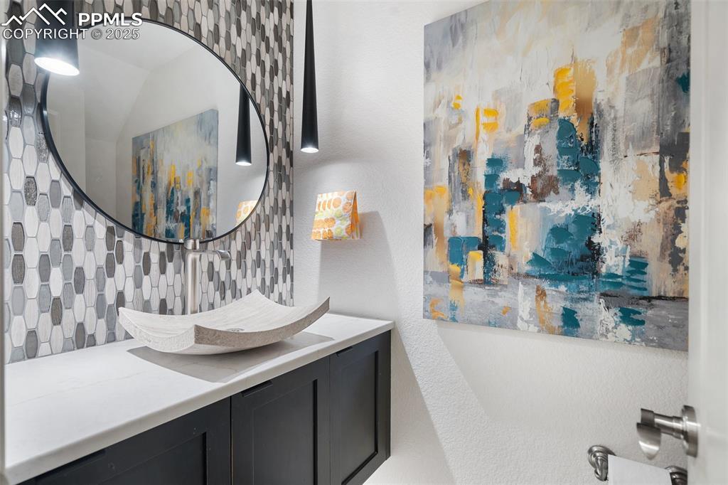 Image 16 of 38: Powder Room