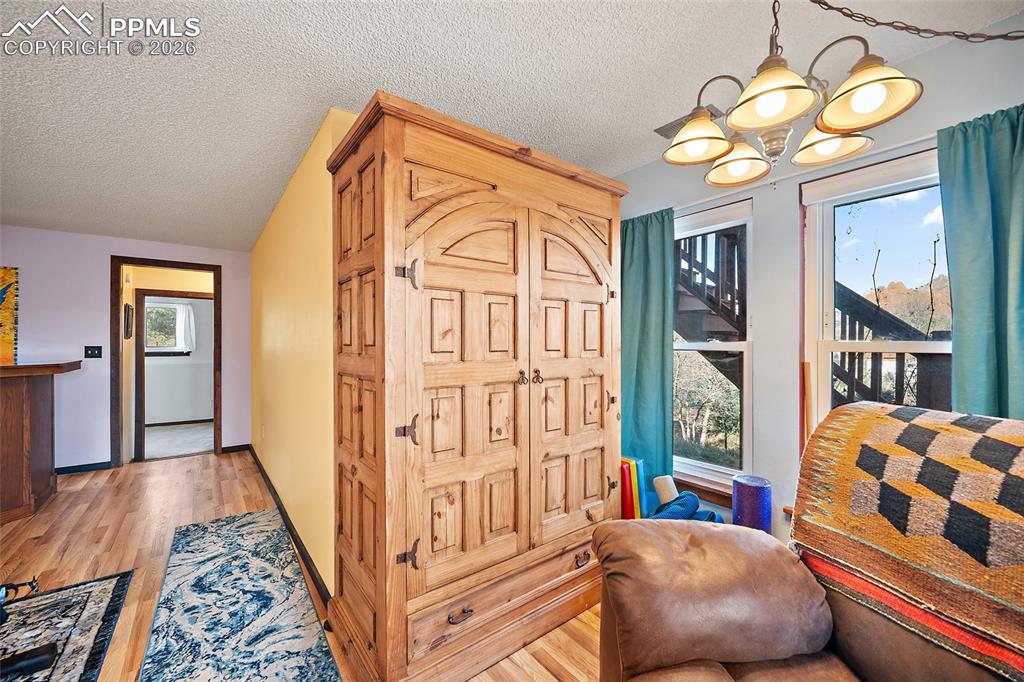 Image 22 of 32: Sitting area within living room.