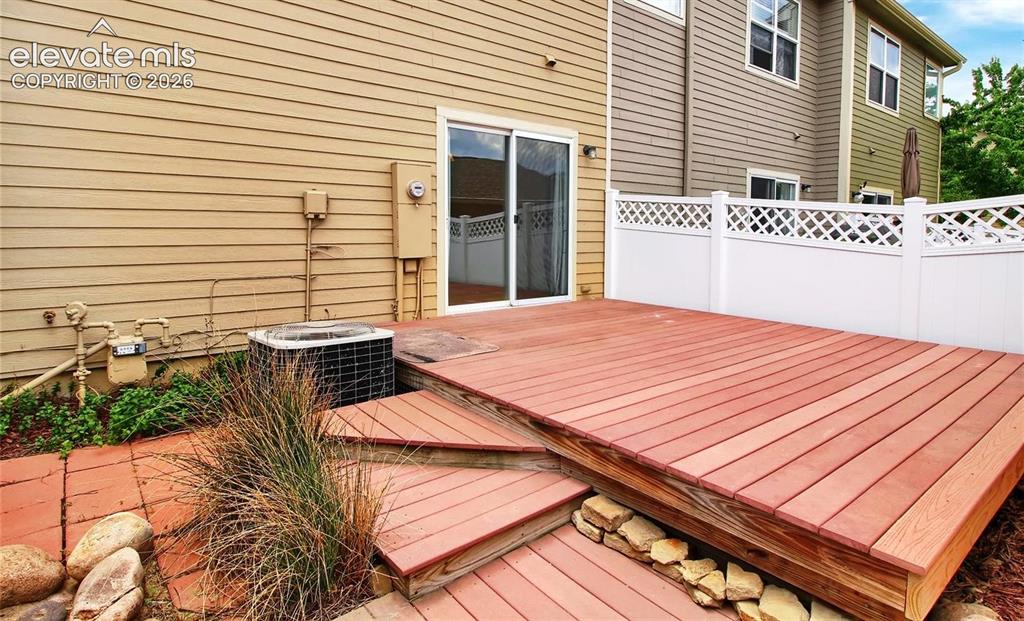 Image 21 of 24: Deck
