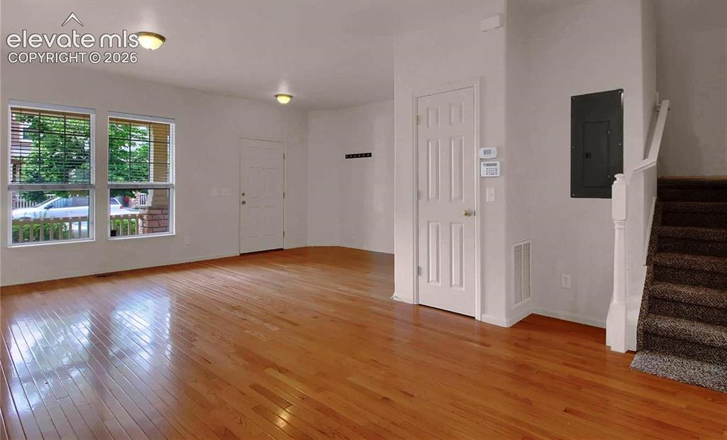 Image 4 of 24: When Vacent from kitchen facing front