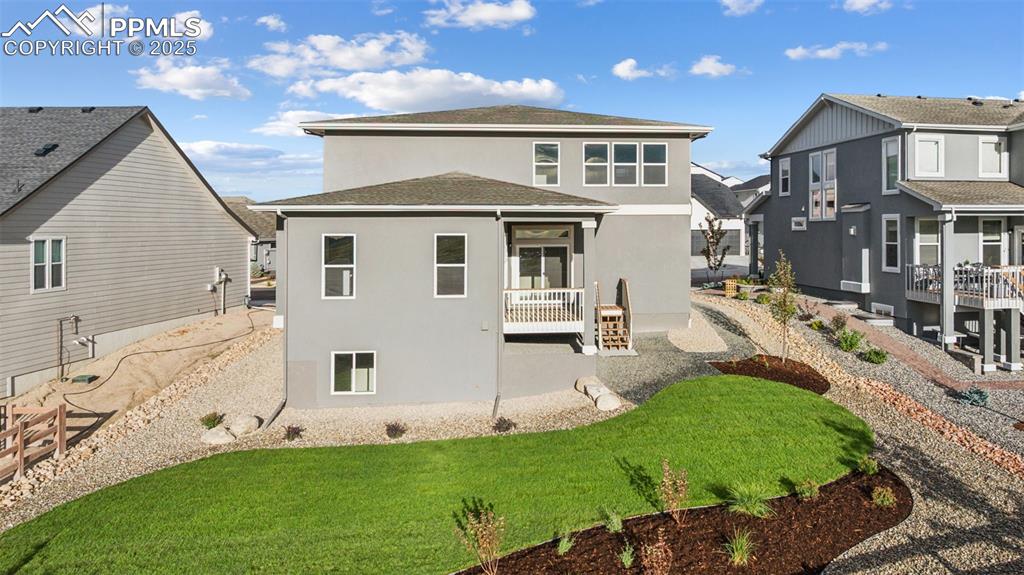 Image 33 of 41: Gorgeous back yard!