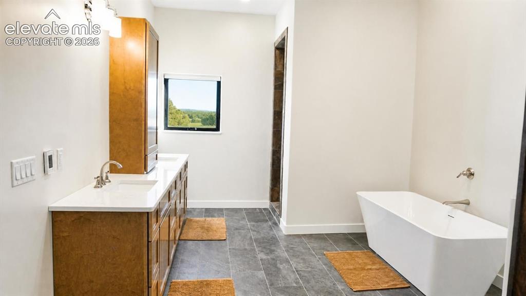 Image 15 of 48: Bathroom