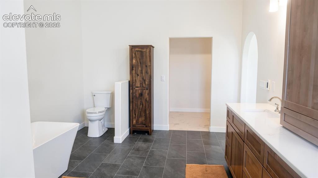 Image 17 of 48: Bathroom