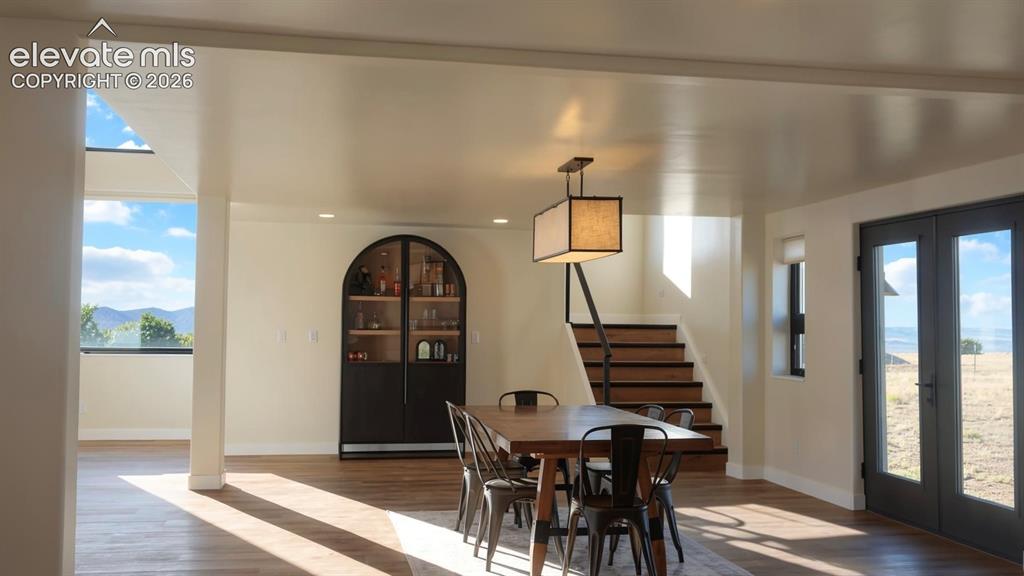 Image 19 of 48: Dining Area