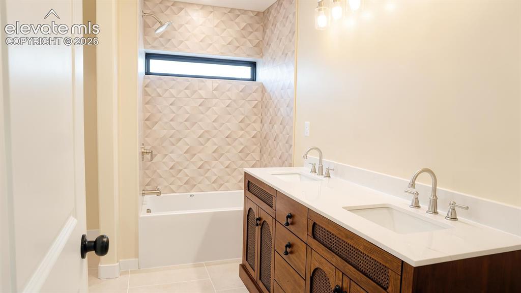 Image 24 of 48: Bathroom