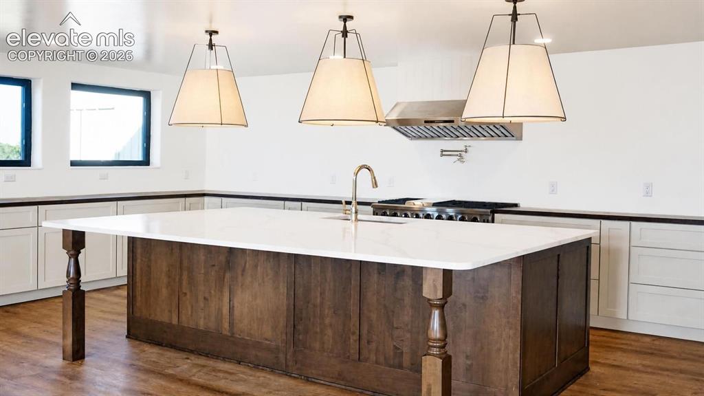 Image 9 of 48: Kitchen