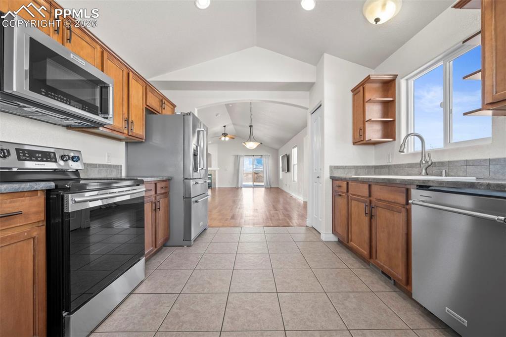 Image 20 of 49: Kitchen