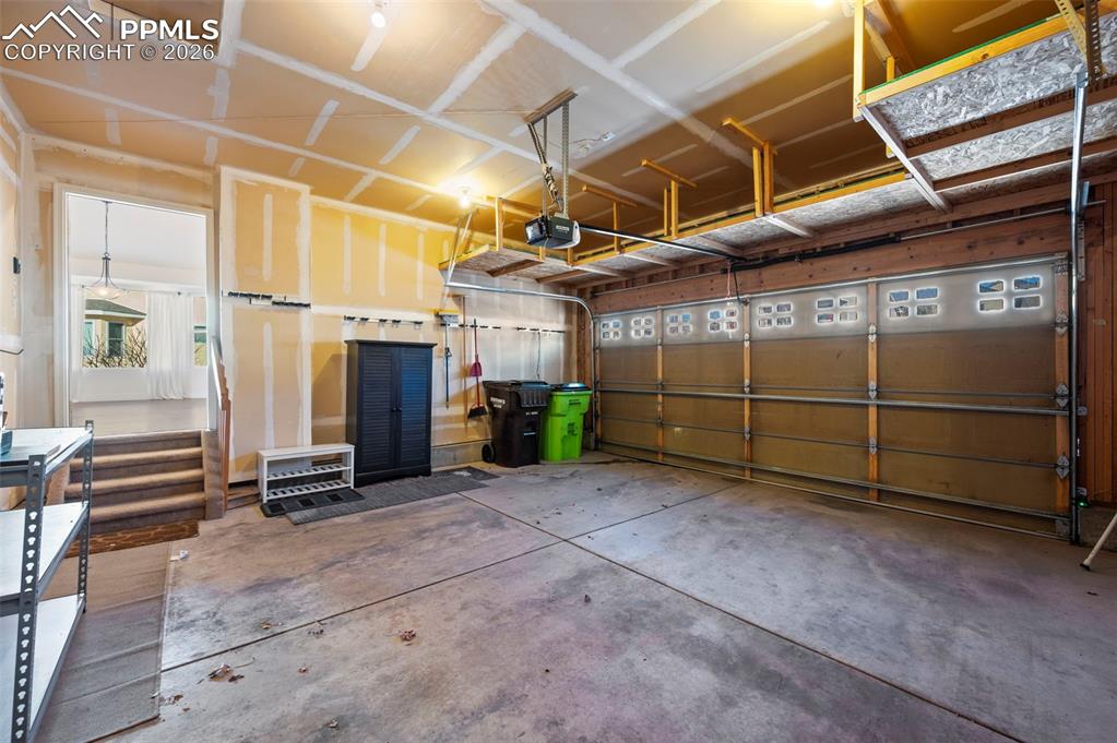 Image 38 of 49: Garage