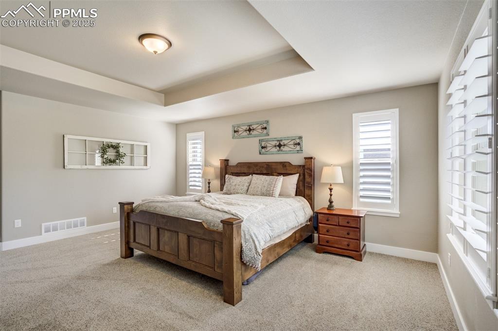 Image 21 of 50: Bedroom