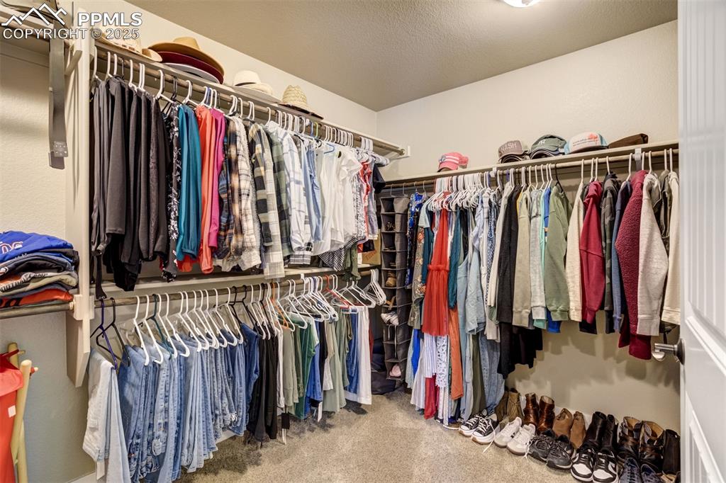 Image 25 of 50: Closet