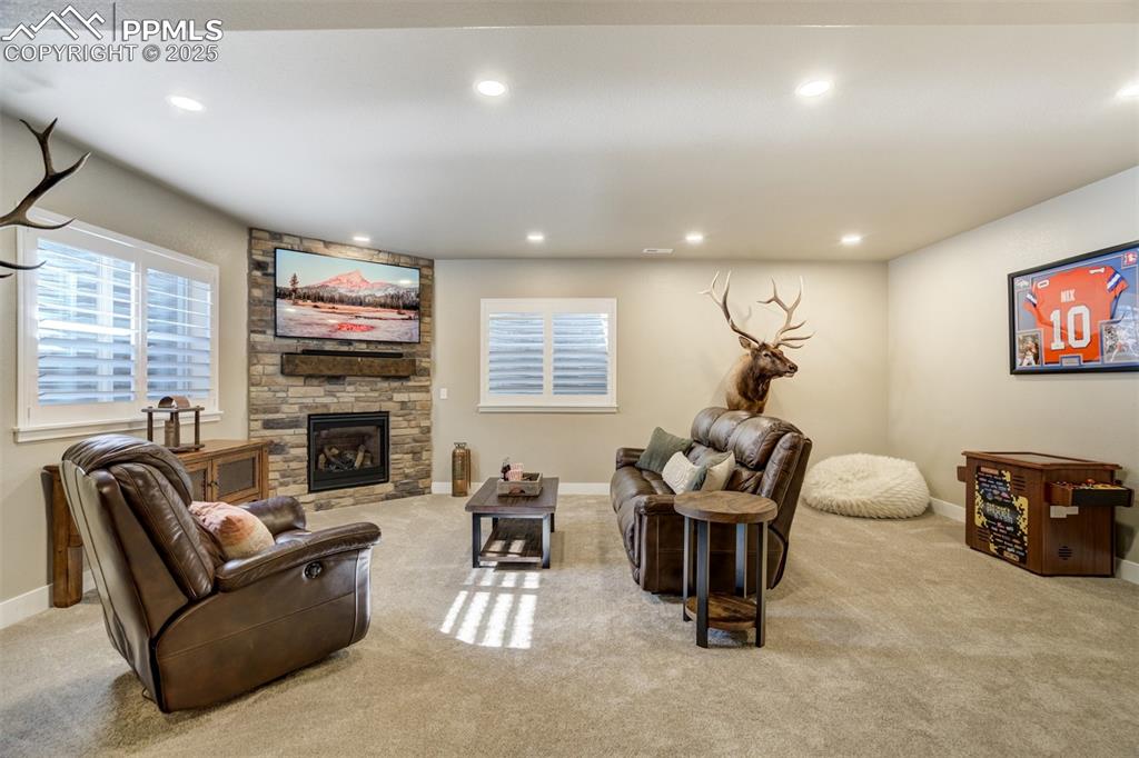 Image 35 of 50: Living Room