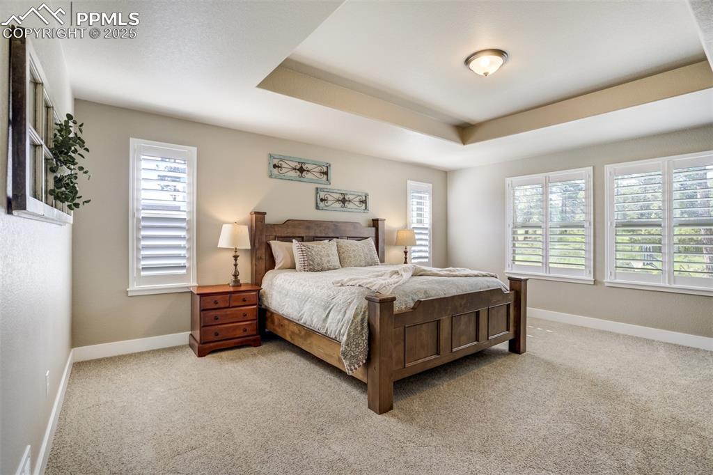 Image 7 of 50: Bedroom