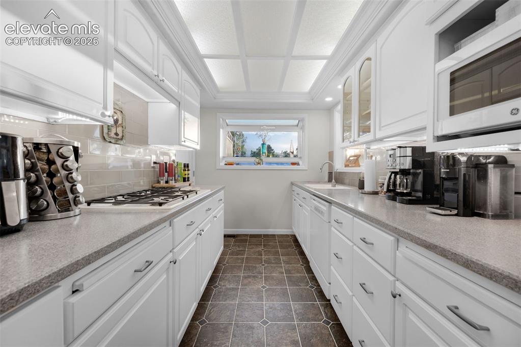 Image 12 of 50: Large kitchen with gas cooktop and double ovens