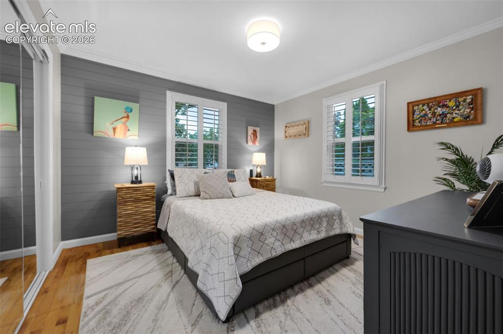 Image 15 of 50: Attractive main bedroom