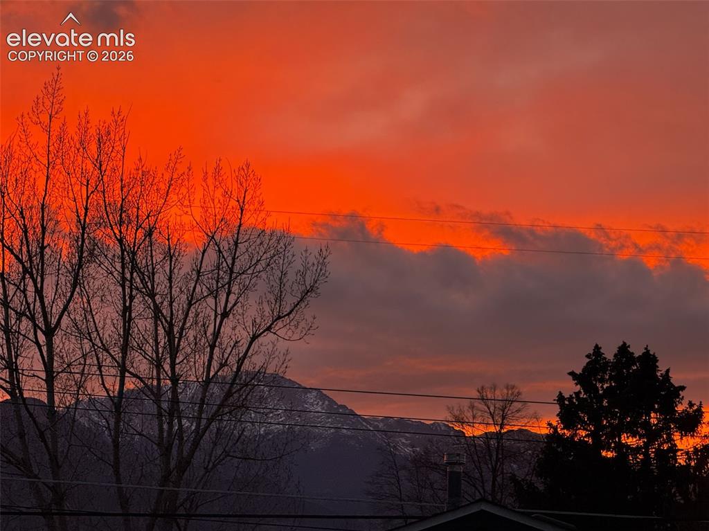 Image 41 of 50: Nice mountain views