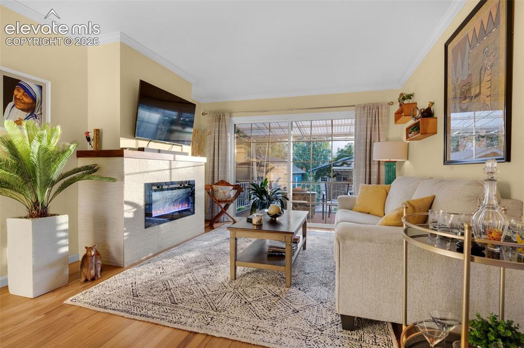 Image 9 of 50: very open floorplan