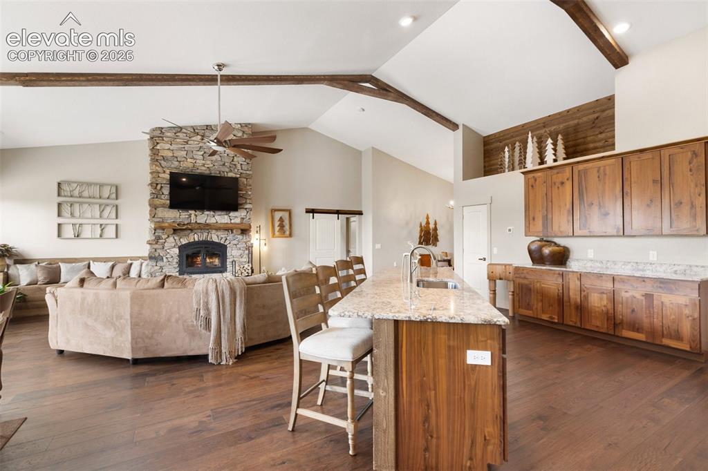 Image 11 of 50: Kitchen