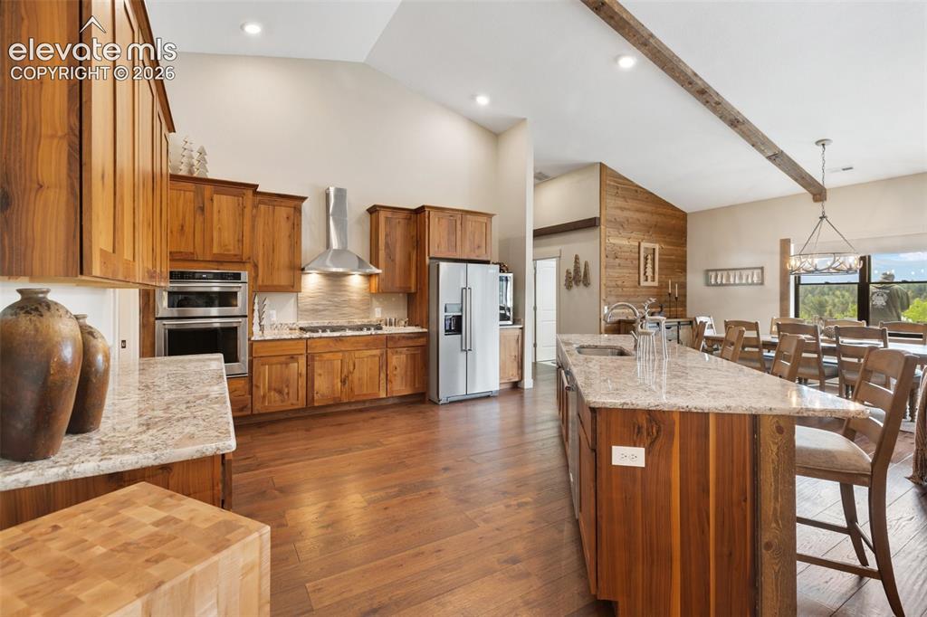 Image 14 of 50: Kitchen