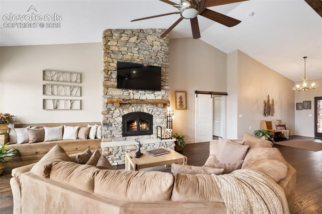 Image 8 of 50: Living Room