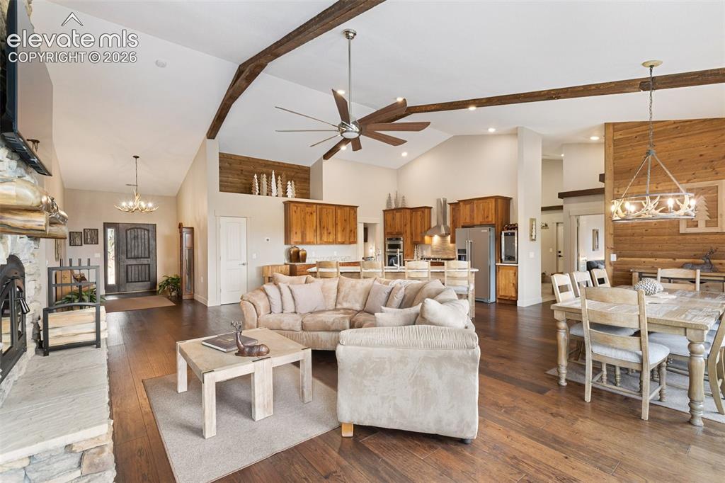 Image 9 of 50: Living Room