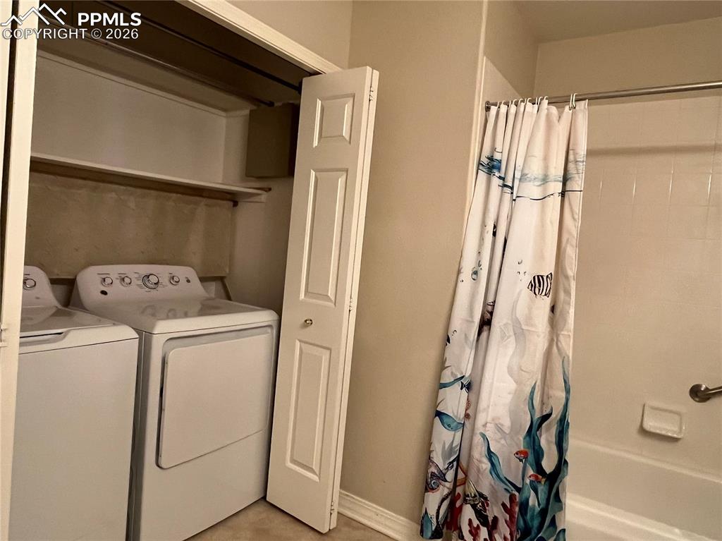 Image 10 of 20: Laundry