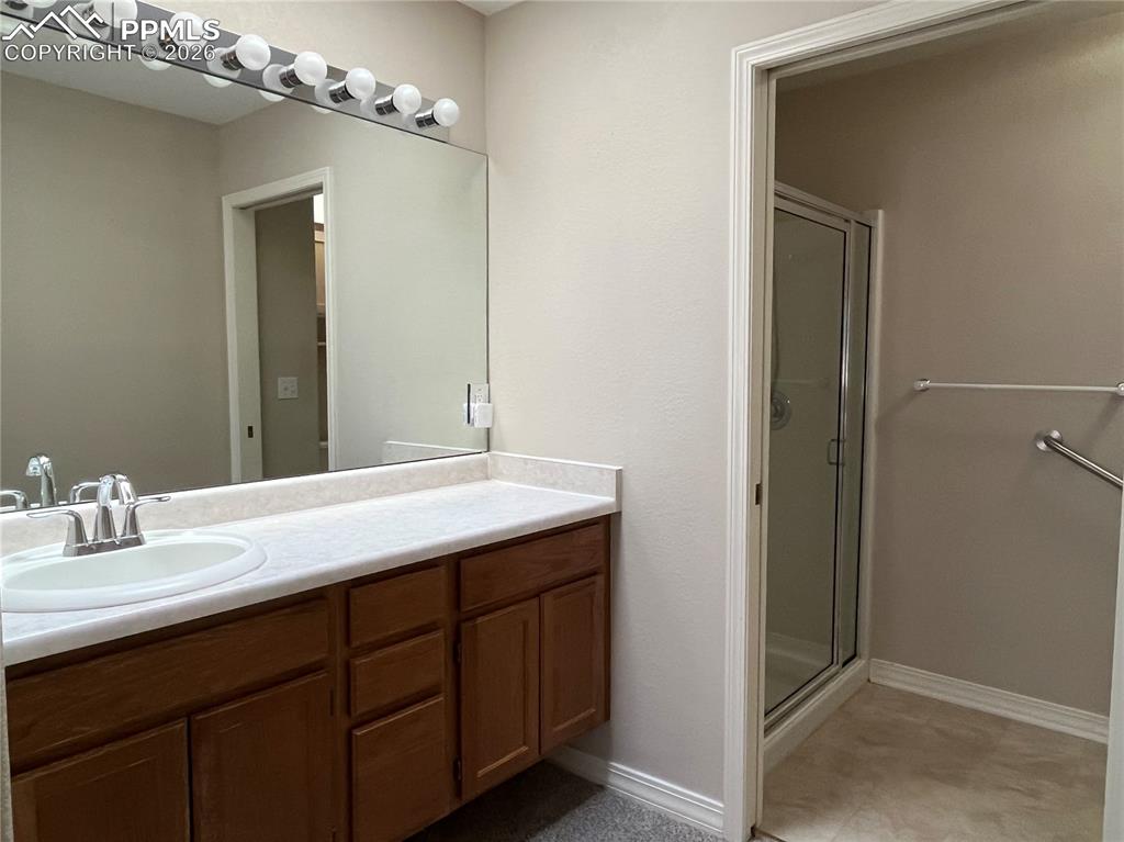 Image 12 of 20: Bathroom