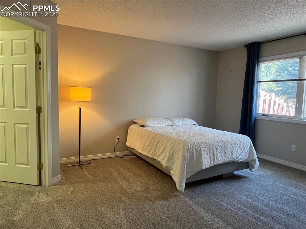 Image 15 of 20: Bedroom