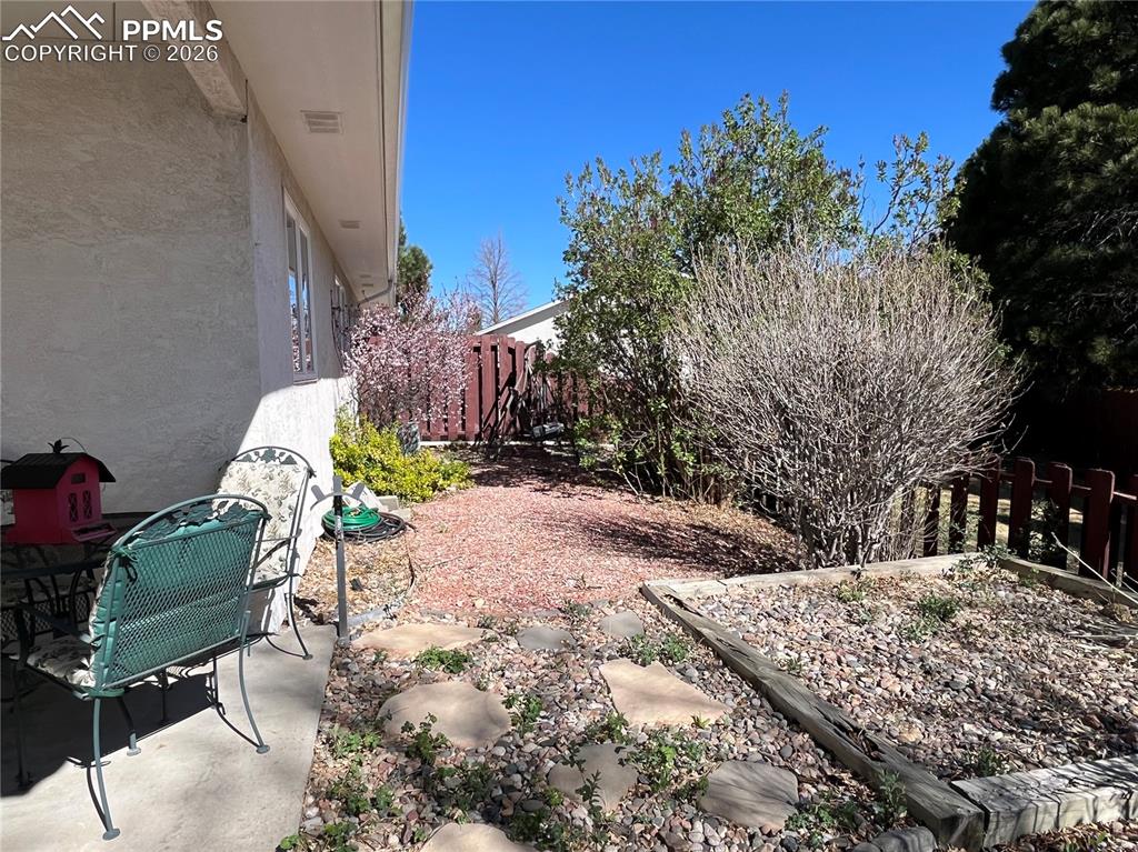 Image 18 of 20: Patio