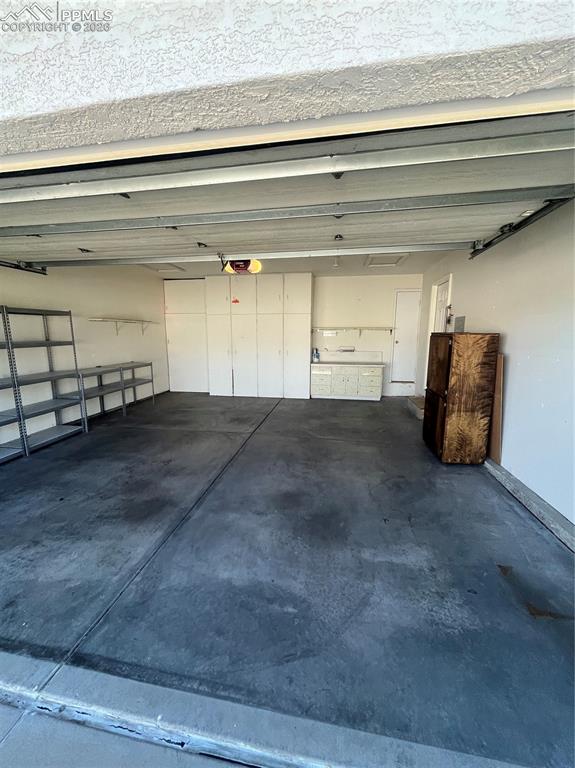 Image 20 of 20: Garage