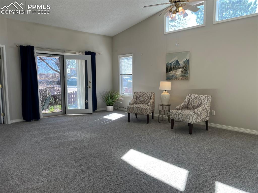 Image 4 of 20: Sitting Room