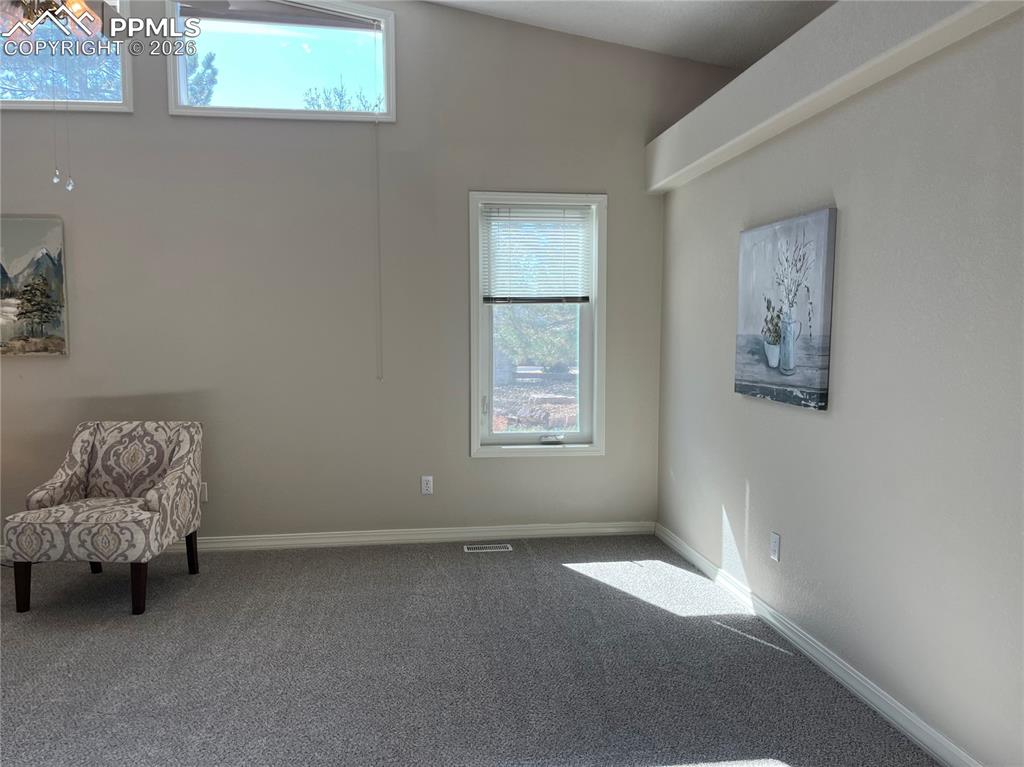 Image 5 of 20: Sitting Room