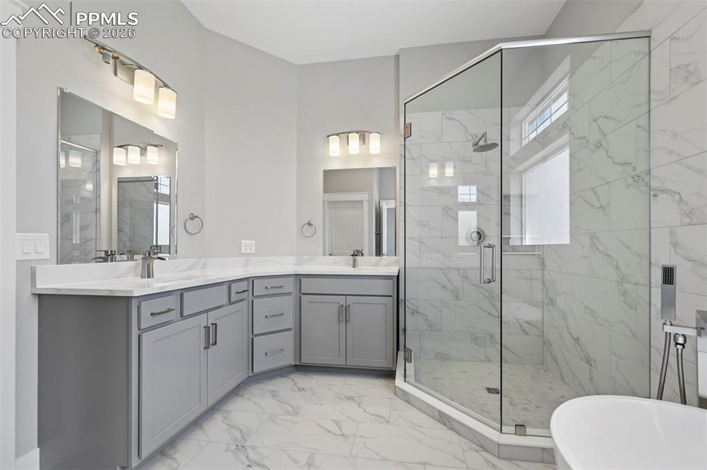 Image 18 of 37: Bathroom