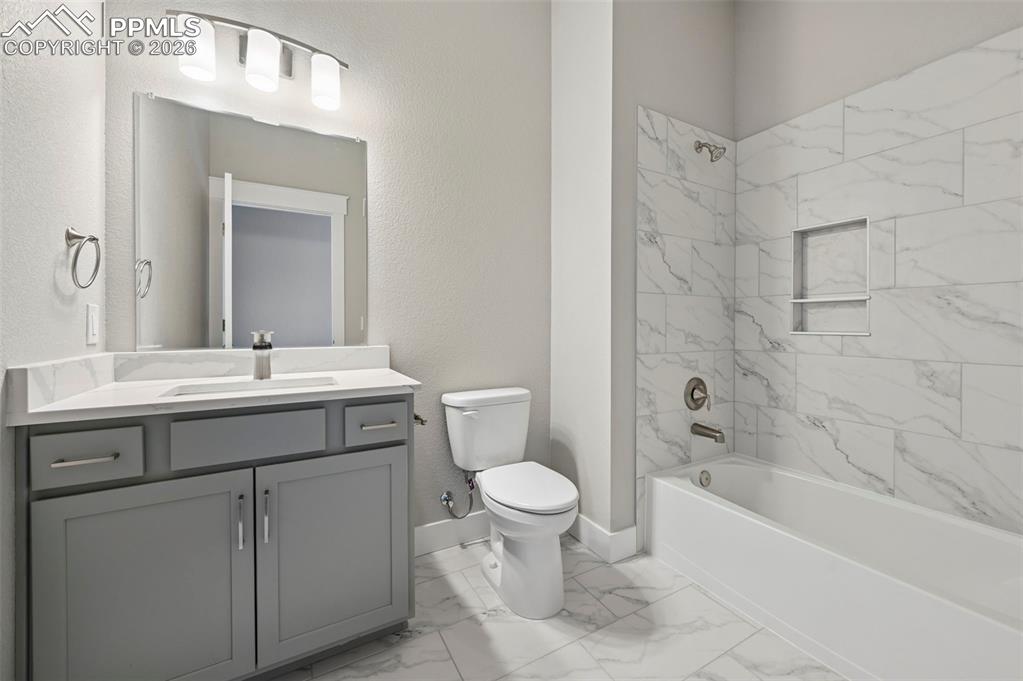 Image 26 of 37: Bathroom