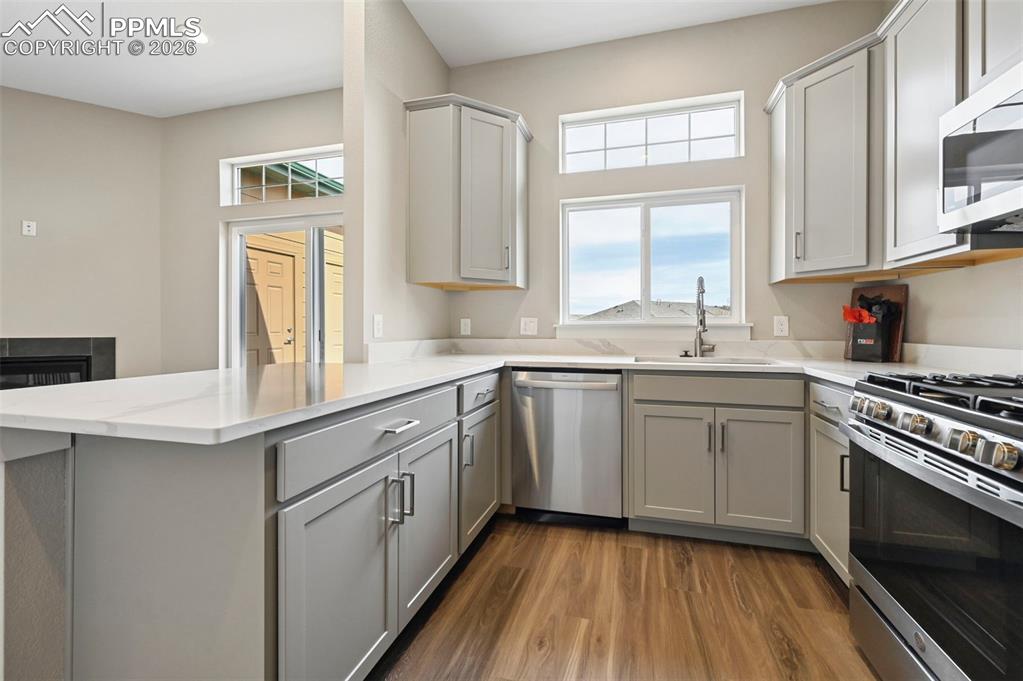 Image 9 of 37: Kitchen