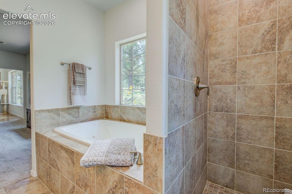 Image 15 of 44: Bathroom