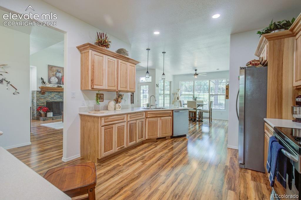 Image 19 of 44: Kitchen
