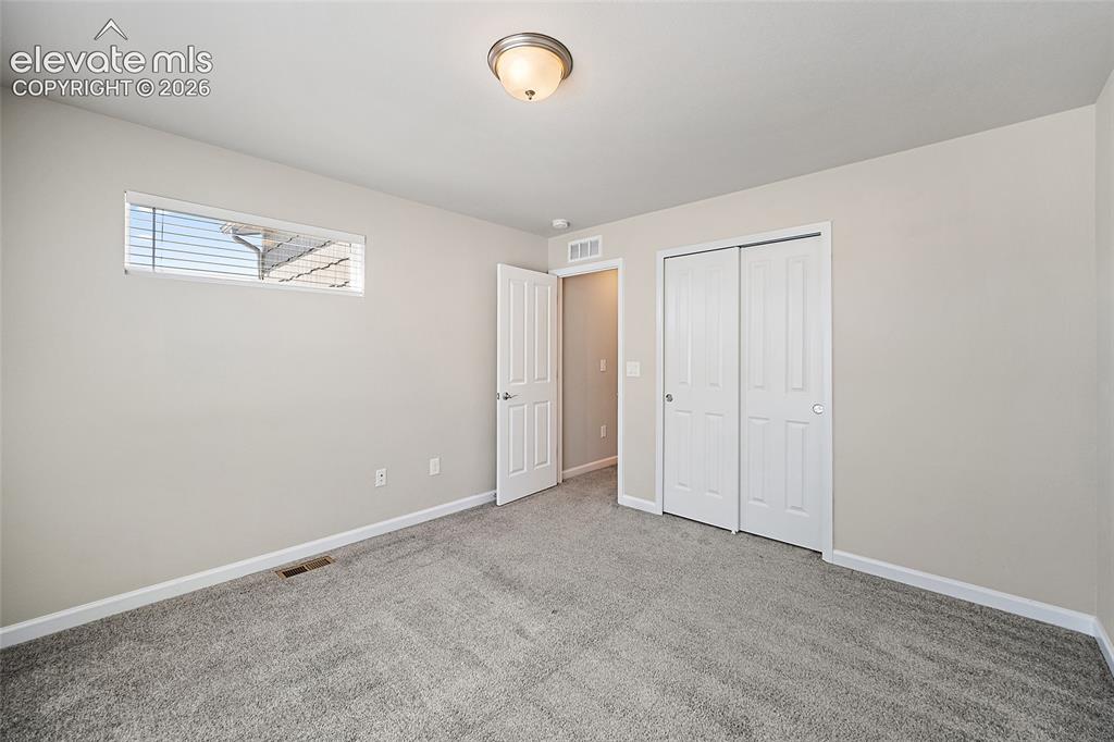 Image 18 of 32: Bedroom
