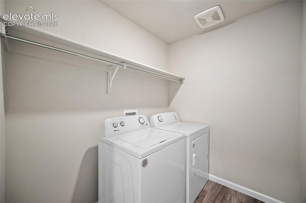 Image 23 of 32: Laundry