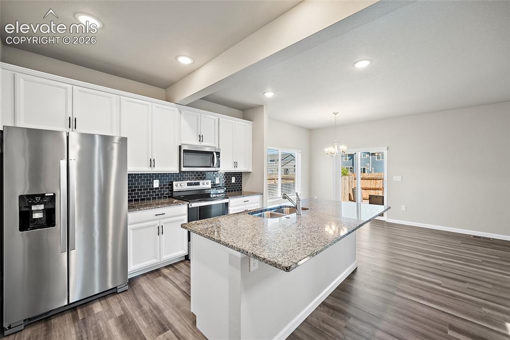 Image 8 of 32: Kitchen