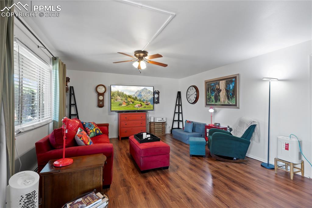 Image 13 of 35: Living Room