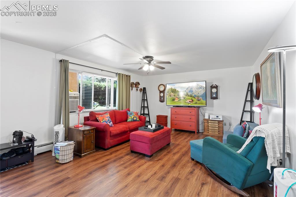 Image 14 of 35: Living Room