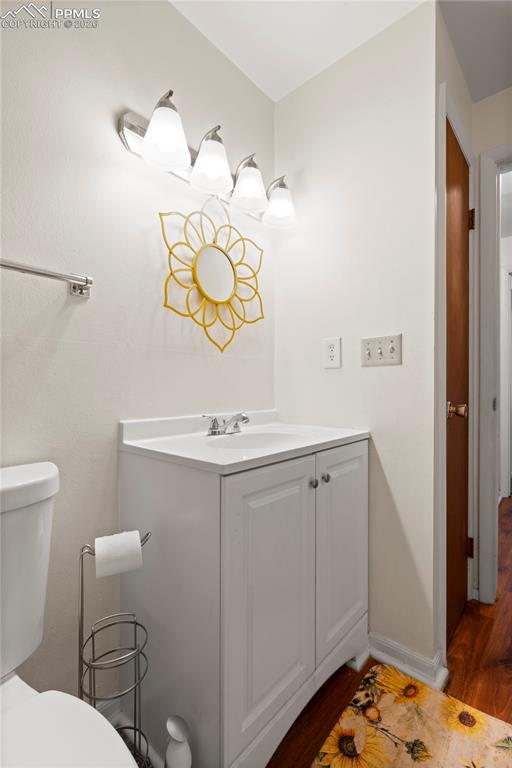 Image 23 of 35: Bathroom