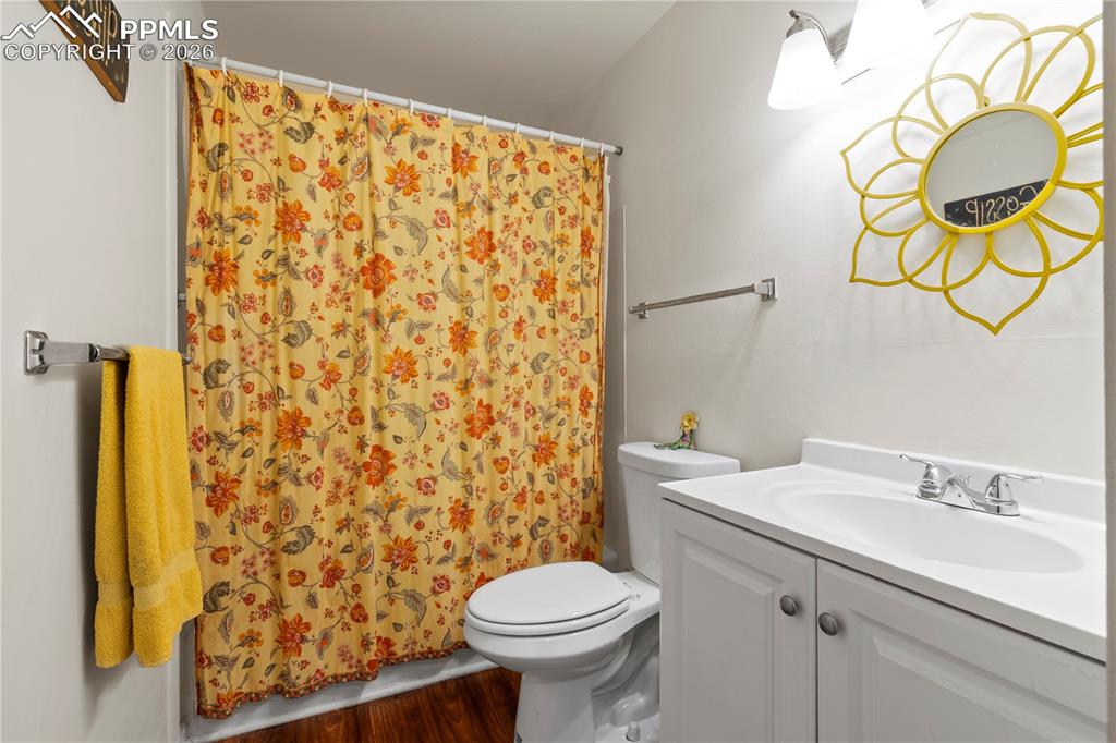 Image 29 of 35: Bathroom