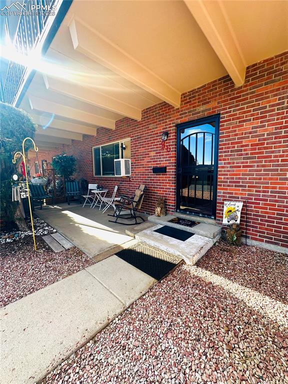 Image 3 of 35: Entry