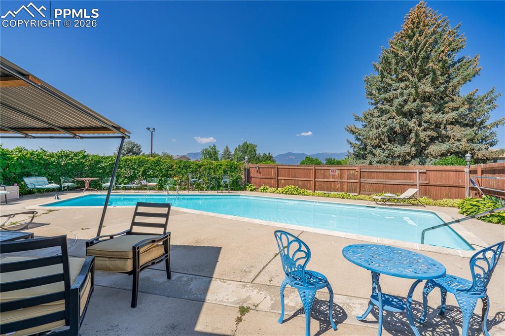 Image 30 of 35: Pool