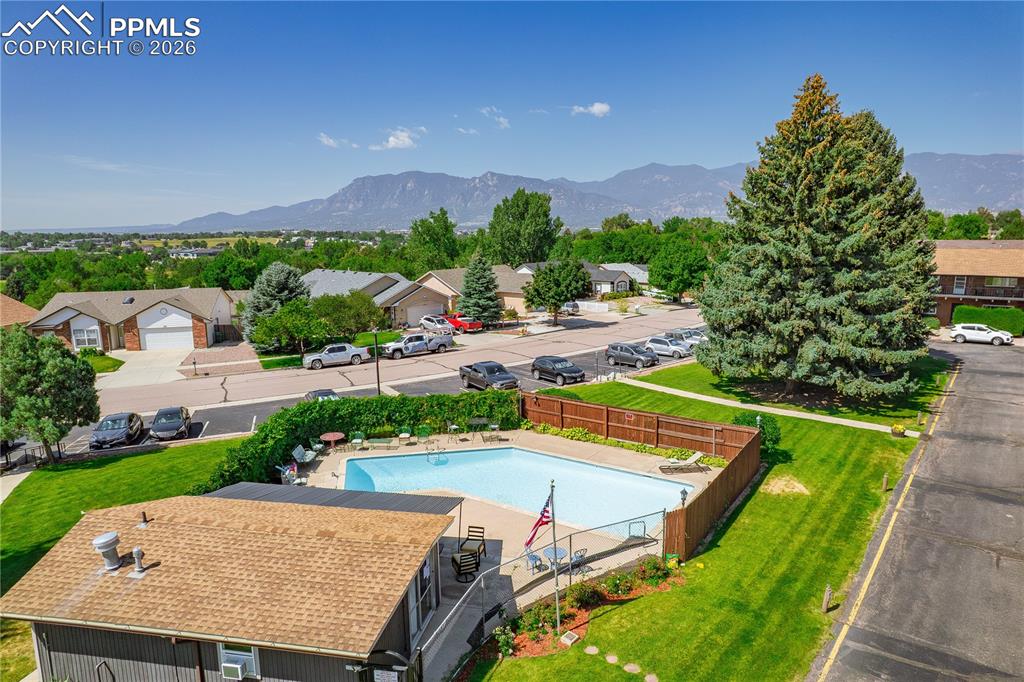 Image 33 of 35: Pool